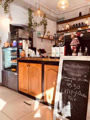 B.cuz Coffee & Eatery