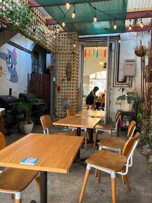 B.cuz Coffee & Eatery