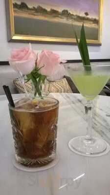 Globe Bar & Brasserie