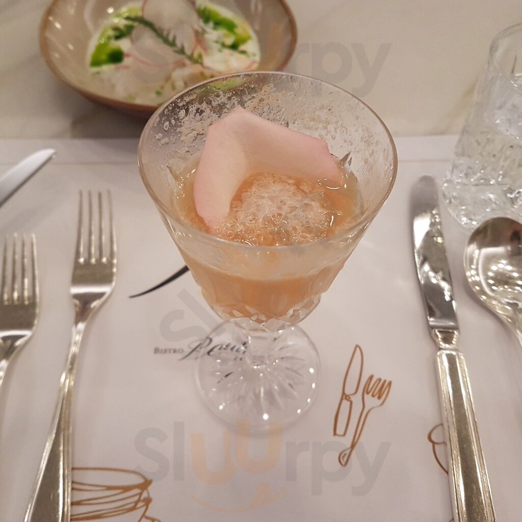 Globe Bar & Brasserie