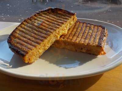 Earl Canteen - St Kilda Road