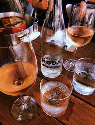 Caddie Restaurant & Bar