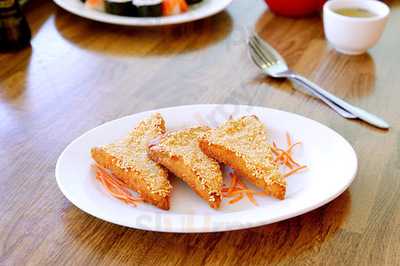 Yoyo Noodle Sushi Dumpling Bar