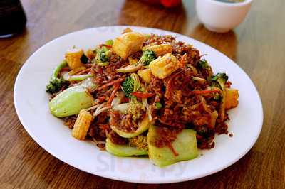 Yoyo Noodle Sushi Dumpling Bar