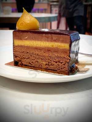 Reverie Cafe & Dessert