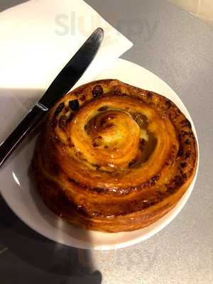 Reverie Cafe & Dessert