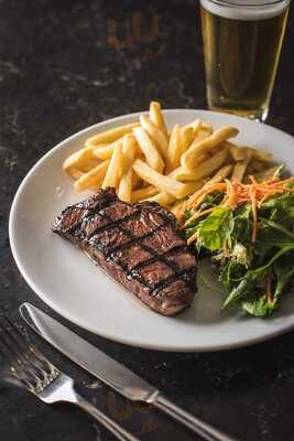 Dooleys Lloyd's Bistro