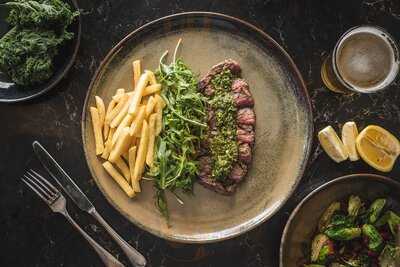 Dooleys Lloyd's Bistro