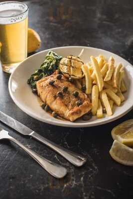 Dooleys Lloyd's Bistro