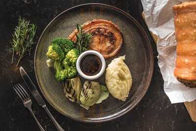 Dooleys Lloyd's Bistro