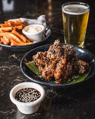 Dooleys Lloyd's Bistro