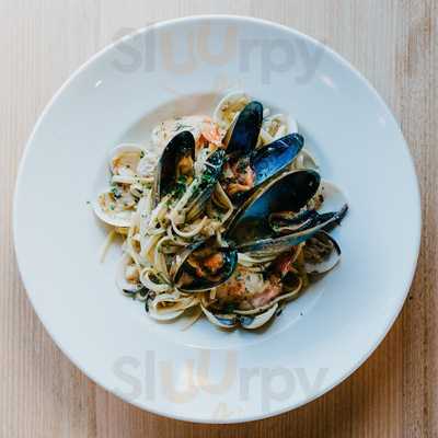 Zigzag Salads And Burgers