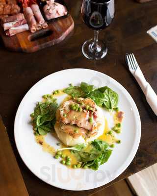 Zigzag Salads And Burgers