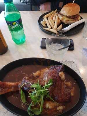 Cervo'z Cafe & Catering