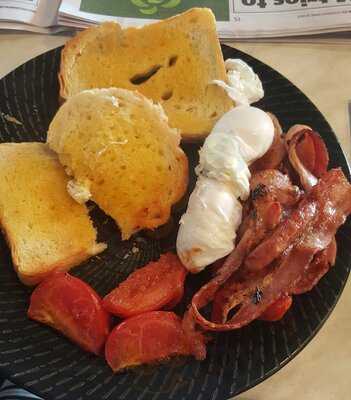 Cervo'z Cafe & Catering