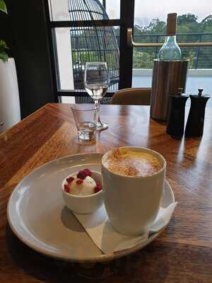 Karinya’s Restaurant & Wine Bar