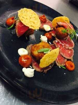 The Swae & Ivy - Bar & Restaurant