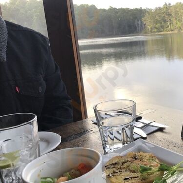 Lakeside Restaurant