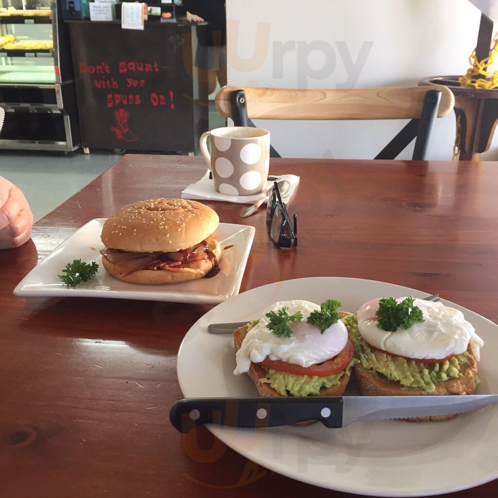 Cj's Country Kitchen