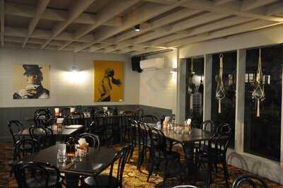 Pig & Whistle Hotel Restaurant