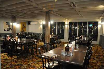 Pig & Whistle Hotel Restaurant