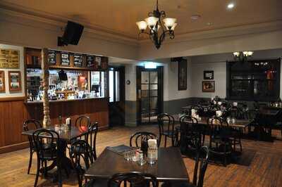 Pig & Whistle Hotel Restaurant