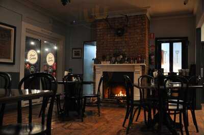 Pig & Whistle Hotel Restaurant