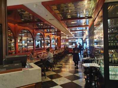 Fratelli Famous Pizzeria