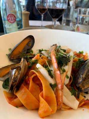 Chrismont Restaurant And Larder