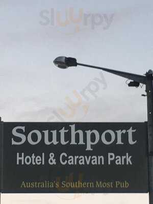 Southport Hotel & Caravan Park