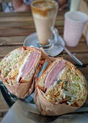 Dari Korean Cafe And Bar