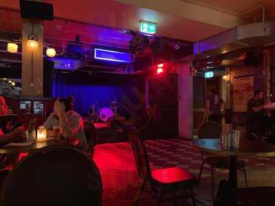 Mary's Pizzeria At The Landsdowne Hotel