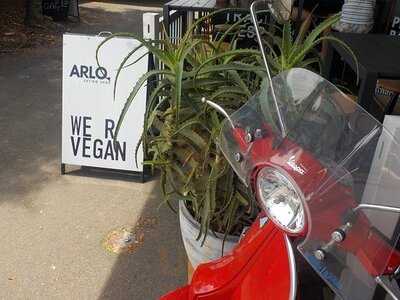 Arlo Eating Shop