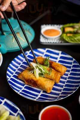 Ling Ling's Restaurant & Bar