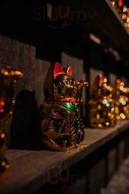 Ling Ling's Restaurant & Bar