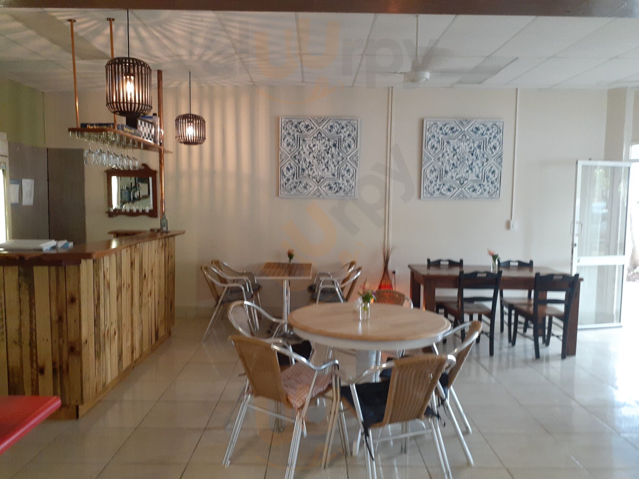 Mik's Cafe And Wine Bar