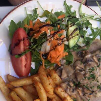 On The Rocks Bar & Bistro