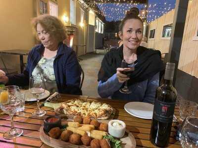 Vince & Louies  Cafe & Pizzeria