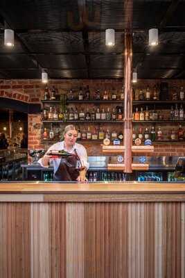 Verandah Bar & Dining At Strathmore Hotel