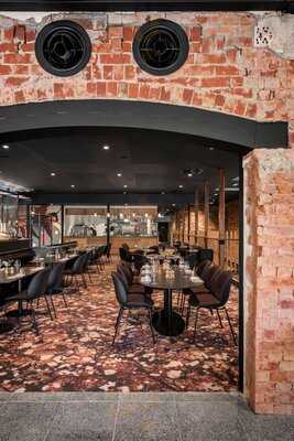 Verandah Bar & Dining At Strathmore Hotel