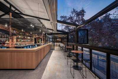 Verandah Bar & Dining At Strathmore Hotel