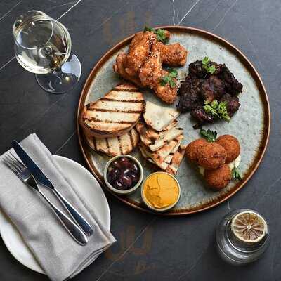 Verandah Bar & Dining At Strathmore Hotel