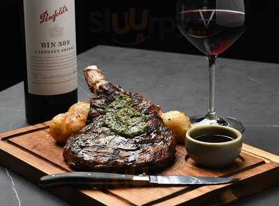 Verandah Bar & Dining At Strathmore Hotel