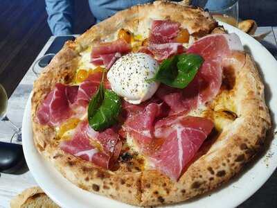 Lo Stretto Pizza Bar Seafood