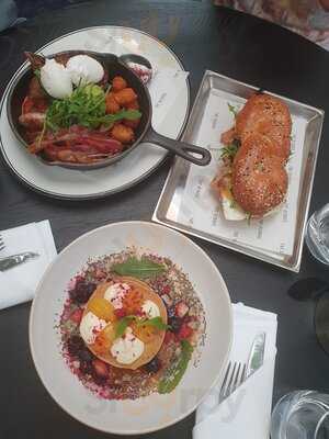 The George Bar & Grill