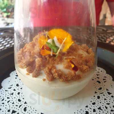 Duke's Restaurant & Bar