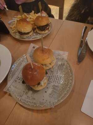 Koomo Restaurant & Bar