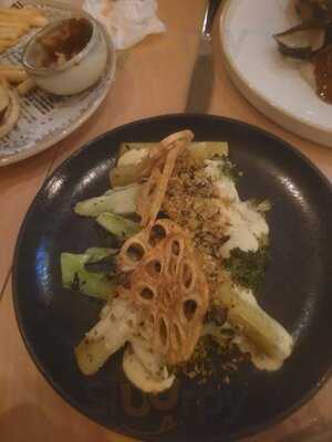 Koomo Restaurant & Bar