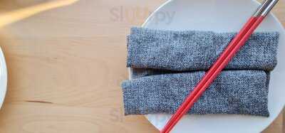 Koomo Restaurant & Bar