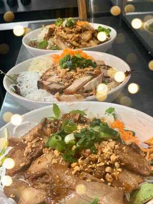 Yoyo Vietnamese Eatery